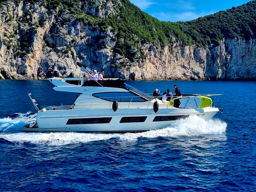 dubrovnik_ferretti_fly_motoryachts_for_day_tours_and_transfers-003.jpg